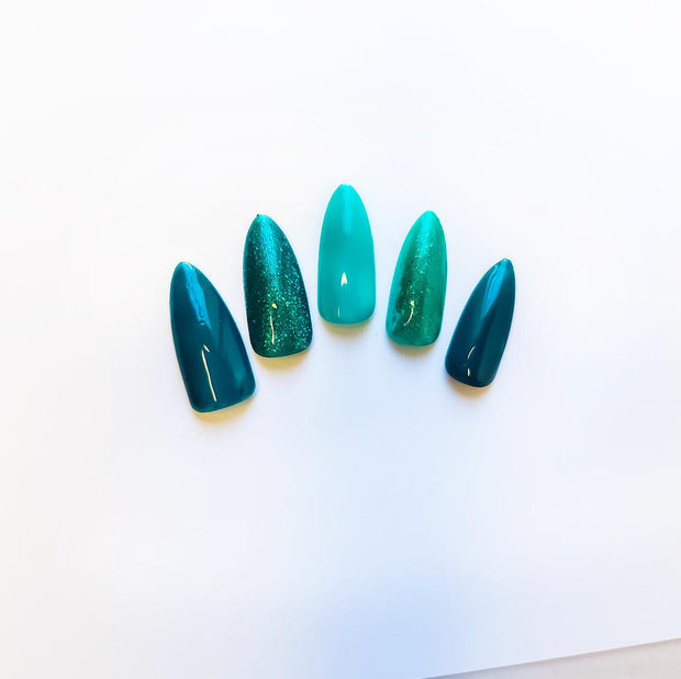 TEMPTING TEAL MIXED COLOR SOLIDS SHORT AND SASSY PRESS ON NAILS